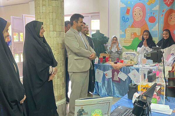برگزاری نمایشگاه به مناسبت هفته مشاغل، در دبستان کودک مسلمان