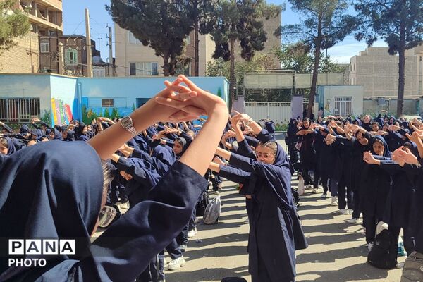 بازتابی از جشن عاطفه‌ها در دبیرستان شهید بهرامی شهرستان رباط‌کریم