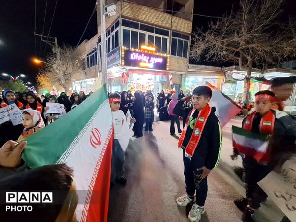 بیعت دانش‌آموزان پیشتاز شهر لایین با رهبر عزیز انقلاب
