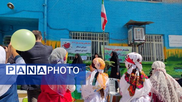 نواختن زنگ سلامت در مدرسه دخترانه ضحی ۱ شهرستان شیروان