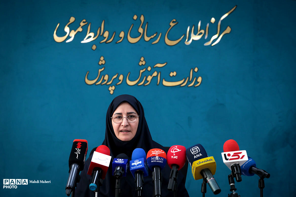 آموزش و پرورش پیشران استقلال و توسعه کشور است/هیچ فناوری جایگزین ارتباط انسانی معلم نمی‌شود