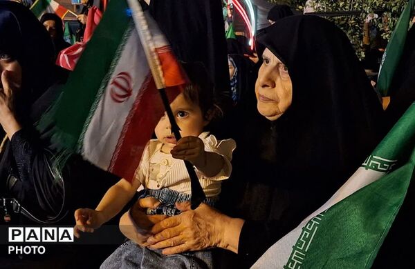 از ماتم صفر تا میدانِ ماندن؛ غرفه ها برپاست،جمعیت در جای خود