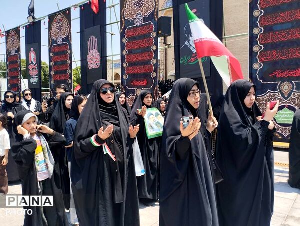 جاماندگان آذربایجان شرقی با چشمانی اشک‌بار به امید روز رجعت با رهبر شهید