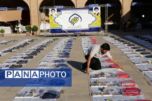 توزیع ۴۰۰ بسته لوازم تحریر برای دانش‌آموزان نیازمند در تبریز