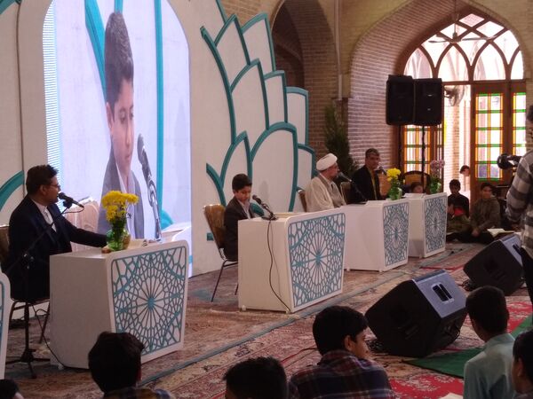 بزرگترین محفل دانش‌آموزی انس با قرآن در شهر یزد 