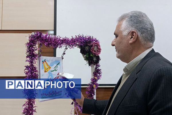 جشن یاوران انقلاب در دبیرستان محبی نیشابور 