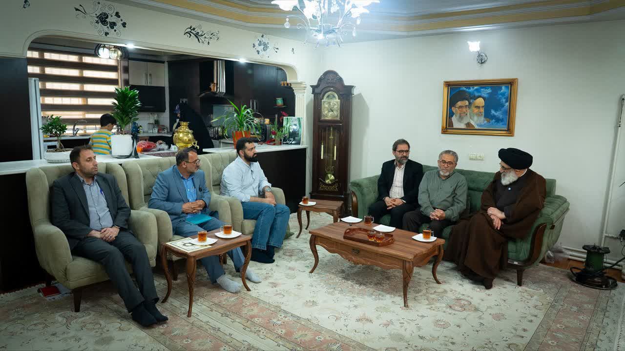 دیدار هفتگی نماینده ولی فقیه در البرز و امام جمعه کرج با خانواده معظم شهدا و ایثارگران