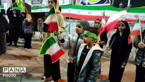 معمولان در شب چهل و چهارم، چراغ انقلاب را روشن کردند