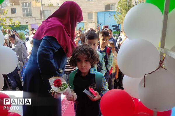 دومین رویداد گزارش تصویری پانا از نخستین روز حضور کلاس‌اولی‌ها در مدارس خراسان شمالی