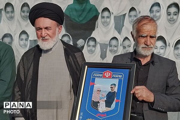 مراسم یادبود آموزگار دبستان نیلوفر رفیعی ناحیه دو شهرری با حضور پیشتازان سازمان دانش‌آموزی 