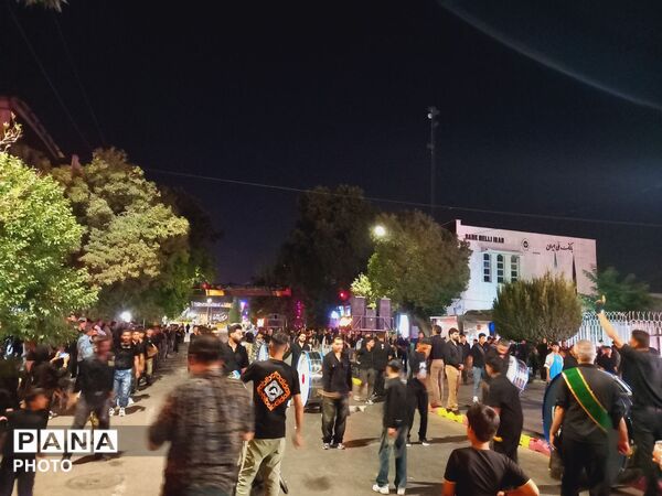 عزاداری هیئت زنجیرزنی نیشابور در حسینیه امام خمینی(ره)
