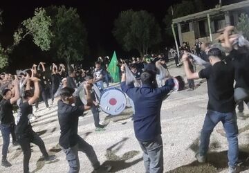 شور حسینی در شب نهم محرم، هیئت قمربنی‌هاشم روستای شیاسی