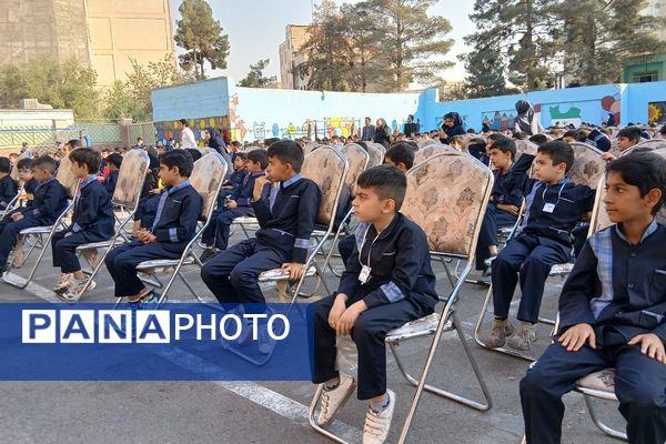 مراسم گرامیداشت روز دانش‌آموز در دبستان پسرانه بنکدار باقرشهر 