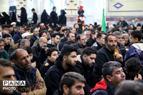 مراسم وداع با پیکر شهید حسین احمدی در دارالمؤمنین کبودرآهنگ