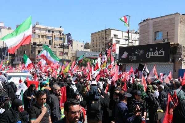 بدرقه باشکوه رهبر شهید در مشهد مقدس در جوار حرم مطهر رضوی