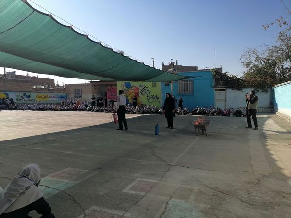 آموزش اطفاء حریق در مدرسه ناهید نخودی