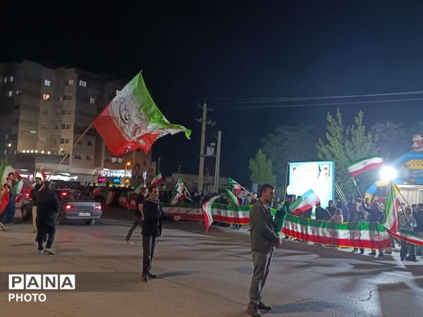 ایستادگی مردم در برابر جنایات آمریکا و اسرائیل