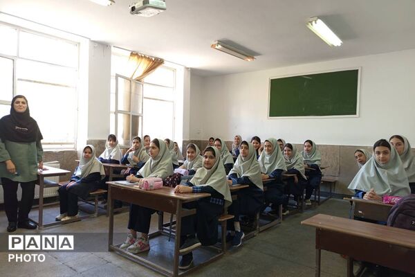 پاییز با بوی کتاب آغاز شد