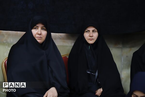 هم‌نوایی جامعه فرهنگیان تهران در سوگ رهبر شهید