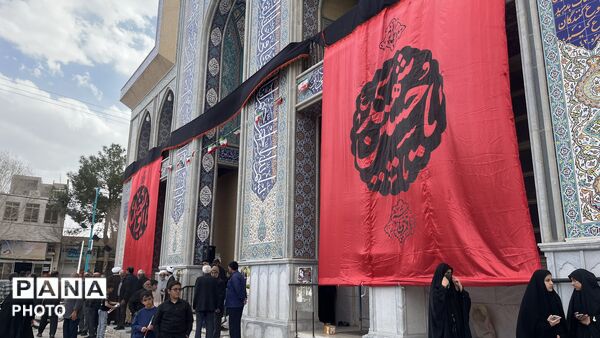 نماز جماعتی که در غم فراق پدر امت خوانده شد