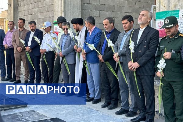 غبارروبی مزار شهدا در امام زاده حسن(ع) نسیم‌شهر