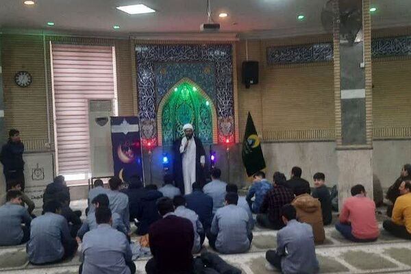 برگزاری محفل انس با قرآن به مناسبت ماه مبارک رمضان در مدارس ناحیه دو شهرری 
