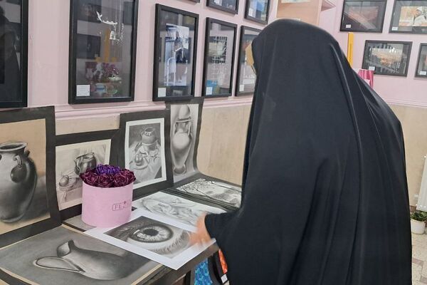 بازدید دانش‌آموزان و کادر آموزشی هنرستان کوثر ناحیه یک شهرری از نمایشگاه جشنواره فرهنگی هنری