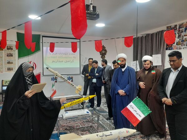 نمایشگاه باشکوه انقلاب با همت دانش‌آموزان خلاق و دغدغه‌مند برگزار شد