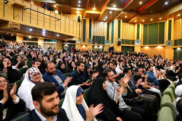 جشن بزرگ ازدواج دانشجویی در دانشگاه آزاد اسلامی واحد کرج
