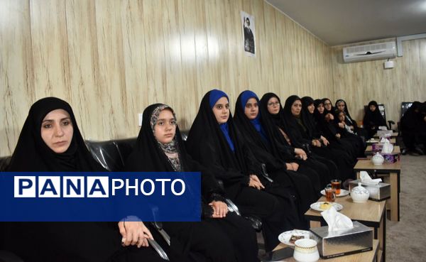 مراسم تقدیر از دانش‌آموزان هنرمند اسلامشهری با حضور امام جمعه شهرستان