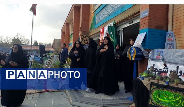 وداع دانش‌آموزان دبیرستان فرهنگیان ناحیه ۷ با شهید گمنام 