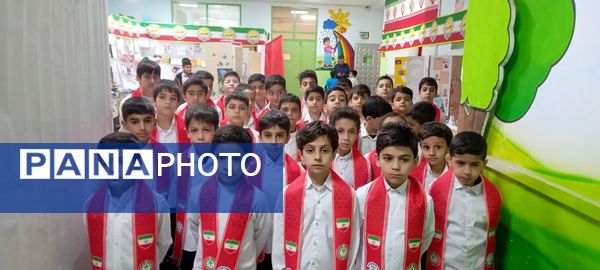 نمایشگاه دهه فجر در دبستان خاتم‌الانبیاء (ص)