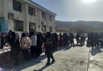 بازارچه دست‌سازهای دانش‌آموزی گلستان