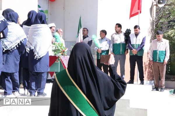 مراسم هفته دفاع مقدس با شروع سال تحصیلی جدید در بهارستان‌دو