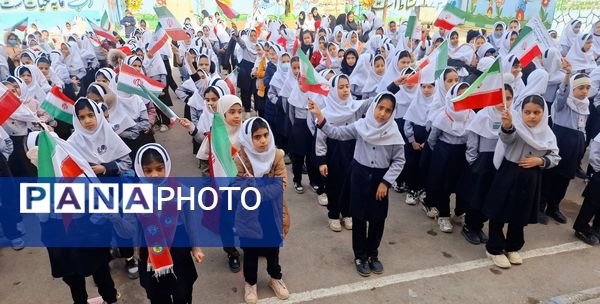 زنگ انقلاب در مدرسه فاطمه‌الزهرا(س) باخرز