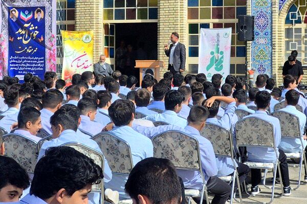 مراسم آغاز سال تحصیلی جدید در دبیرستان ماندگار شهید مدرس