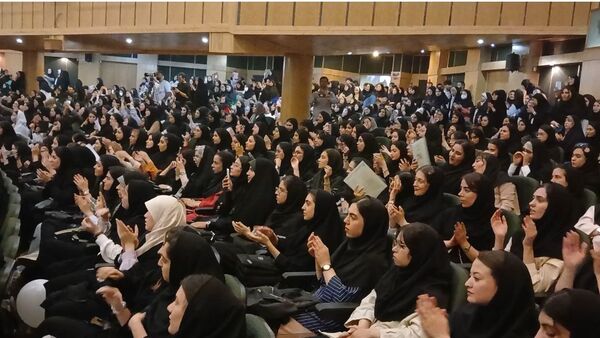 جشن بزرگ ازدواج دانشجویی در دانشگاه آزاد اسلامی واحد کرج