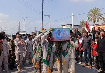 وداع پرشور مردم رودان با پیکر شهید ایرج معتقدزاده