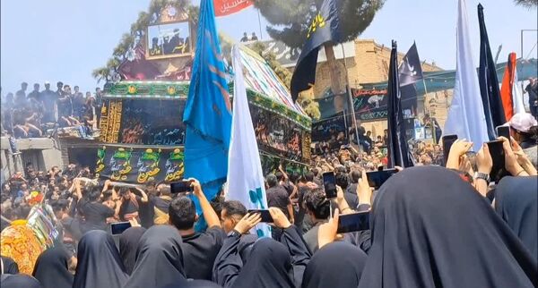 اجرای آیین کهن نخل‌گردانی و بیل‌زنی در روستای فدافن