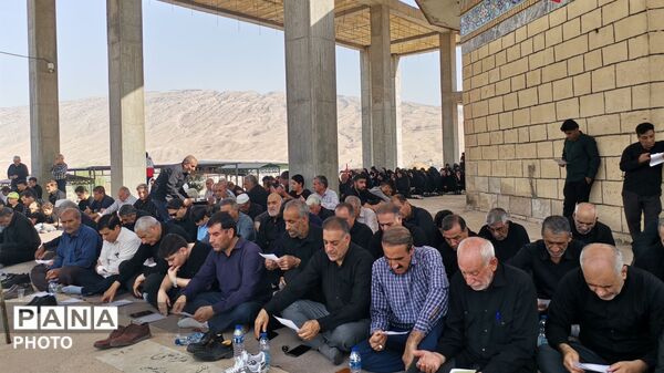 مشق عشق در پلدختر؛ حضور دانش‌ آموزان و خانواده‌ ها در پیاده‌ روی اربعین حسینی