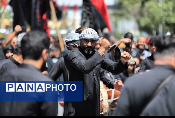 ظهر تاسوعا در جوار حرم مطهر رضوی