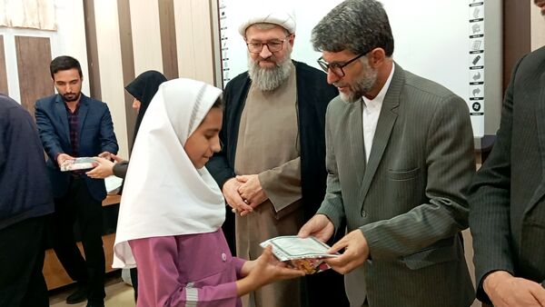آیین تجلیل از برگزیدگان چهل و سومین دوره مسابقات قرآن، عترت و نماز شهرستان بن