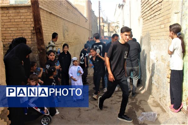 حضور پرشور کودکان قمی در دسته‌های عزاداری روز تاسوعا 