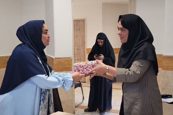 جلسه شورای معلمان دبیرستان نمونه دولتی ولایت