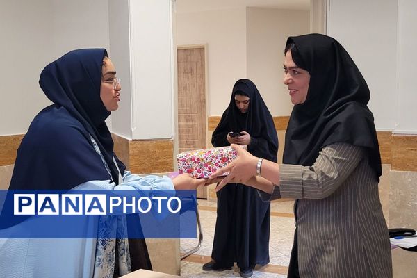 جلسه شورای معلمان دبیرستان نمونه دولتی ولایت