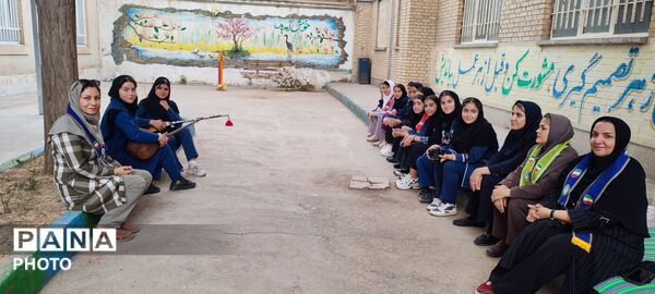کارگاه آموزشی مدرسان پیشتاز و گردهمایی خبرنگاران پانا شهرستان فاروج با مسئولان سازمان دانش‌آموزی خراسان شمالی 