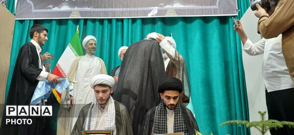 آیین عمامه‌گذاری طلاب 