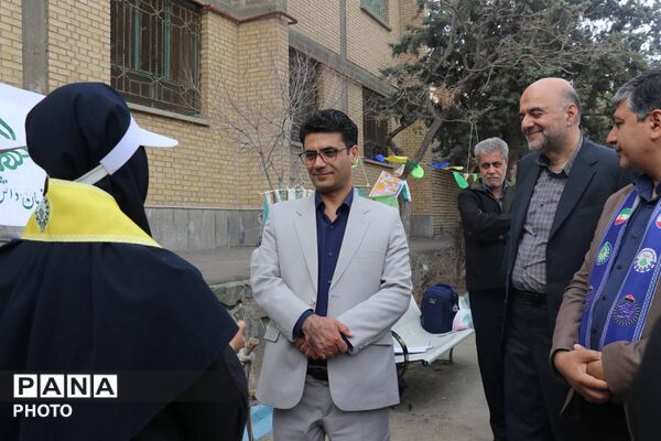 همایش «یاوران انقلاب» ناحیه ۶ مشهد در دبیرستان یاس ۲ 