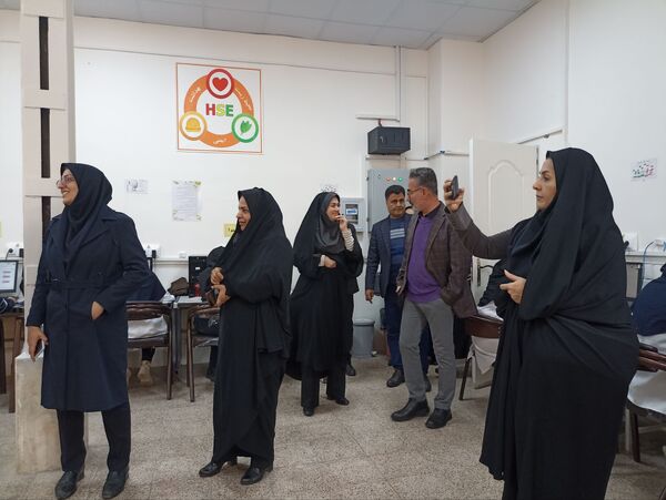 بازدید کارشناسان فحک از هنرستان فلسطین