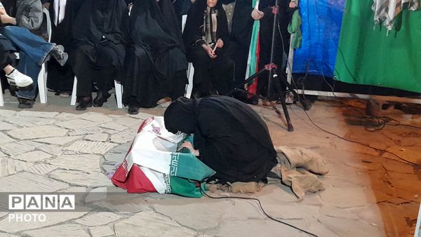 آسمان نورآباد لرستان با حضور پرشور مردم در هفتاد و پنجمین شب بیعت رهبری روشن شد